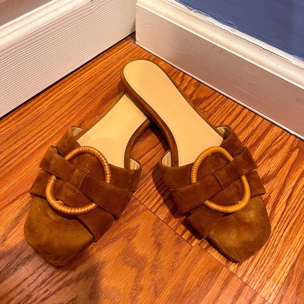 Veornica Beard Sandals